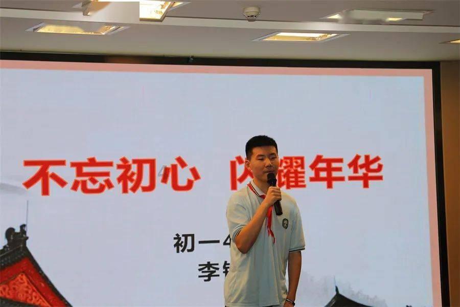 逃离废弃高校